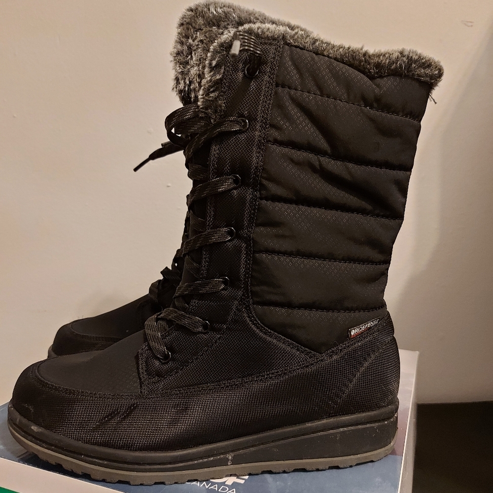 Kamik Waterproof Winter Boots Size 7 Black Lightweight Soft Cold Weather Boots